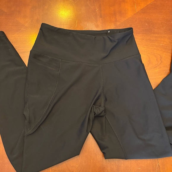 Old Navy Active Black Powersoft Large Leggings - Picture 2 of 5